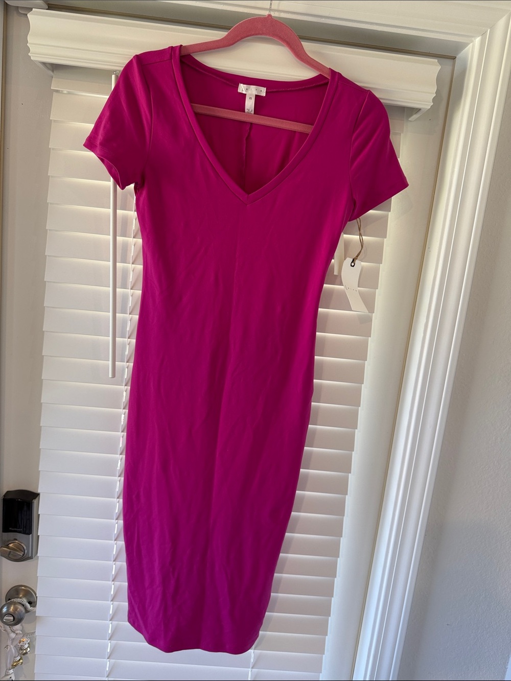 Leith Fuchsia V-Neck Short Sleeve Midi Dress